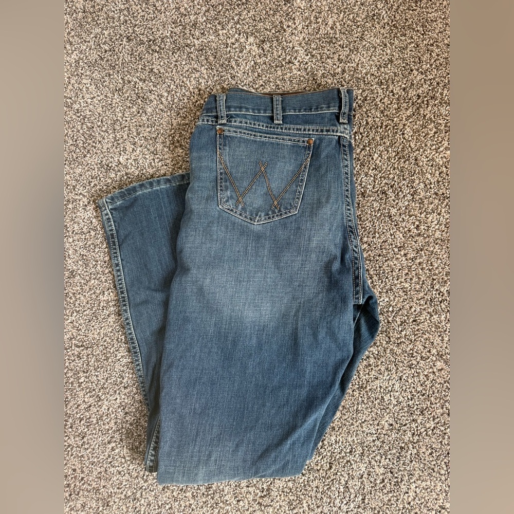 NWOT Wrangler Men’s Blue Relaxed Fit Jeans Size 36x34